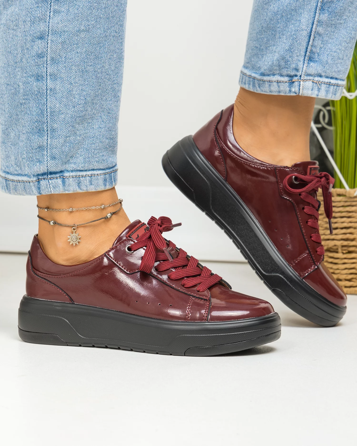 pantofi-casual-dama-piele-naturala-lacuita-bordo-cu-talpa-neagra-captusiti-f002-288-84328-2.webp