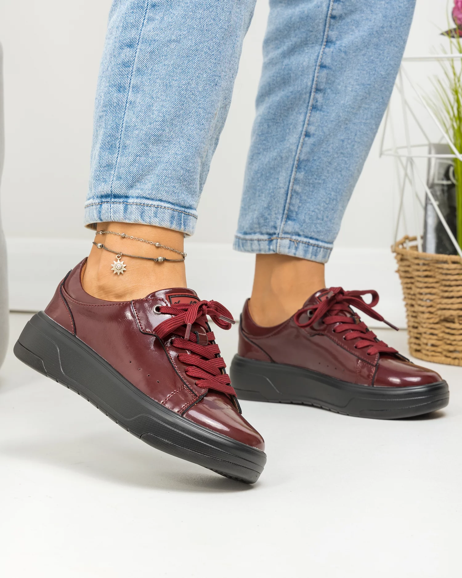pantofi-casual-dama-piele-naturala-lacuita-bordo-cu-talpa-neagra-captusiti-f002-288-84331-2.webp