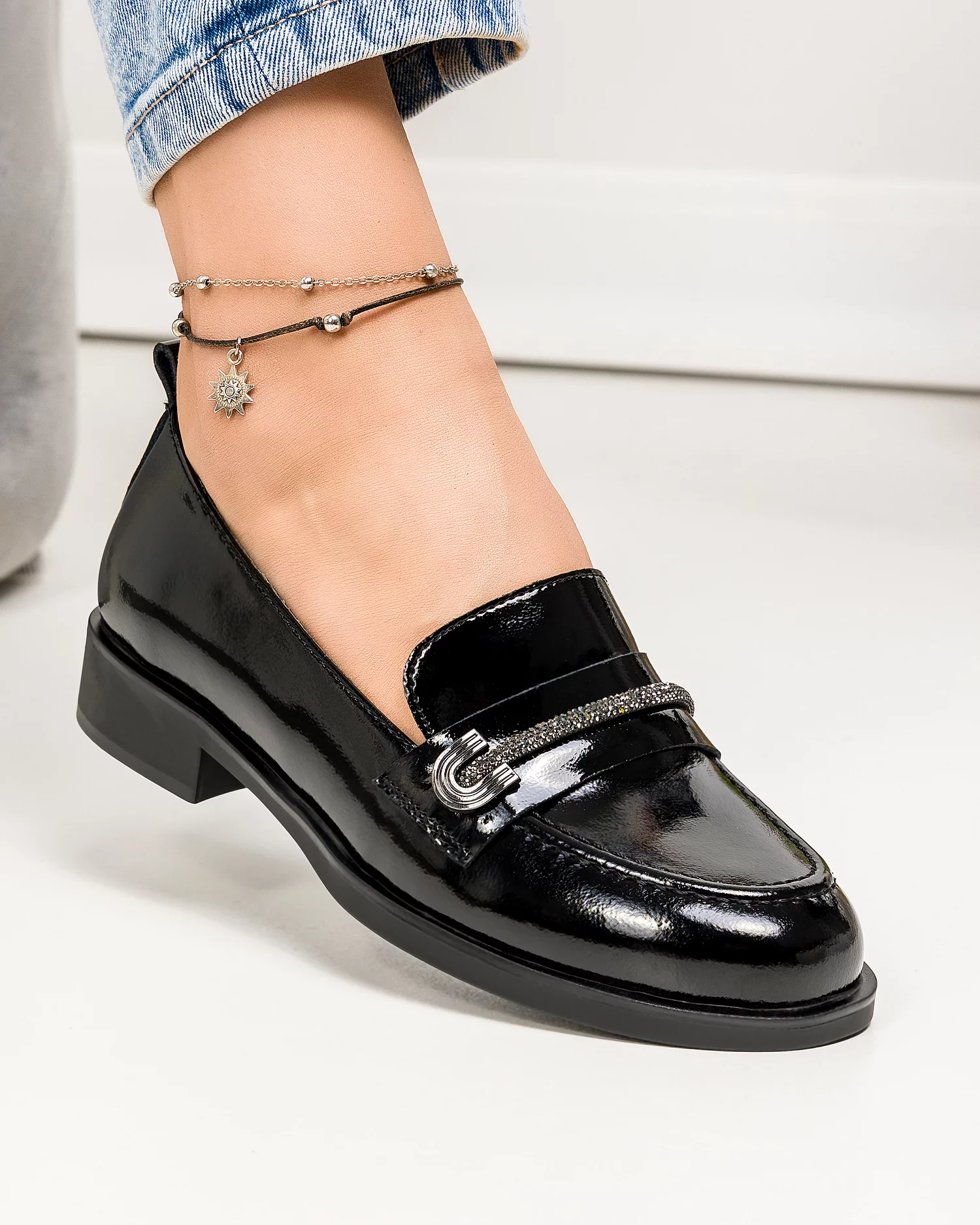pantofi-casual-dama-piele-naturala-lacuita-negri-cu-accesoriu-metalic-tn6407-1-68230-2.webp