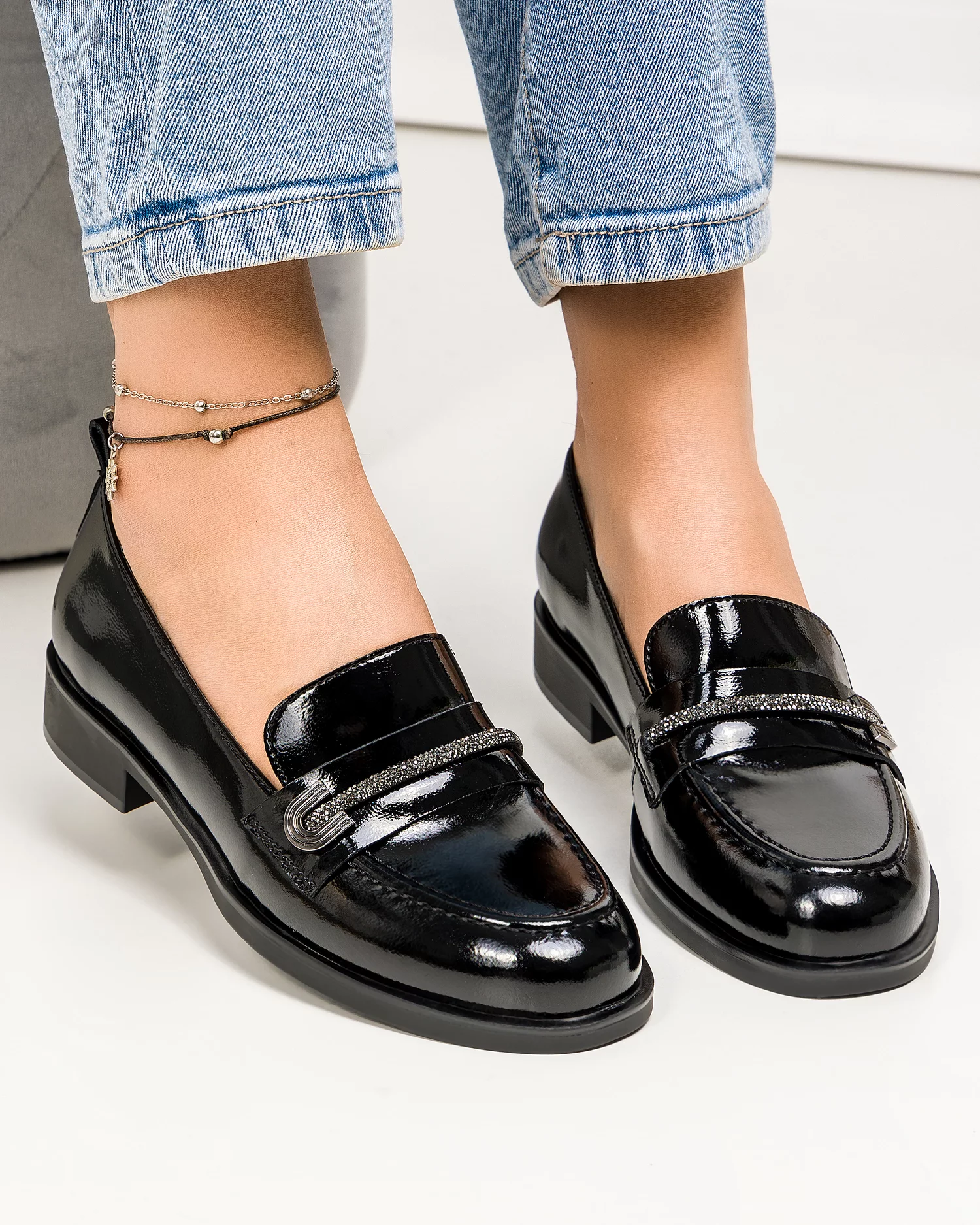 pantofi-casual-dama-piele-naturala-lacuita-negri-cu-accesoriu-metalic-tn6407-1-68233-2.webp
