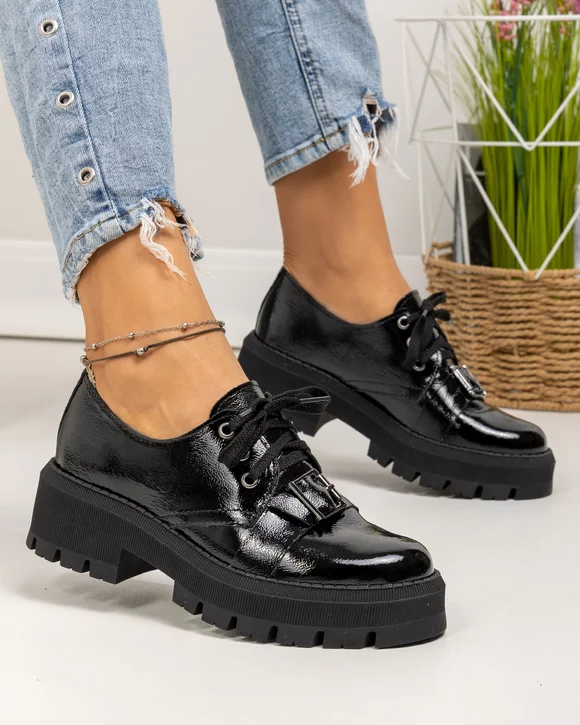 Pantofi casual dama piele naturala lucioasa negri cu catarama decorativa PC820