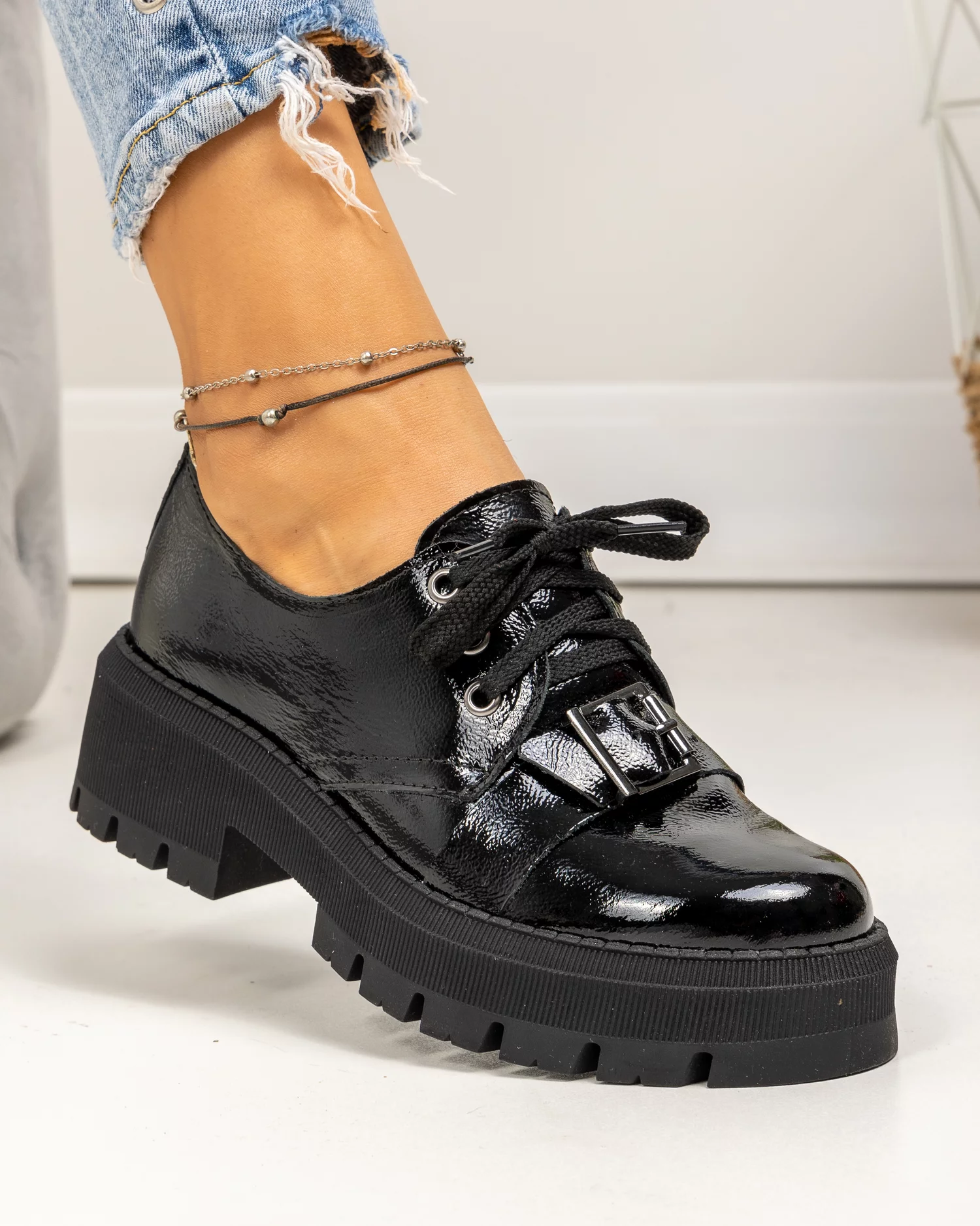 pantofi-casual-dama-piele-naturala-lucioasa-negri-cu-catarama-decorativa-pc820-81169-2.webp