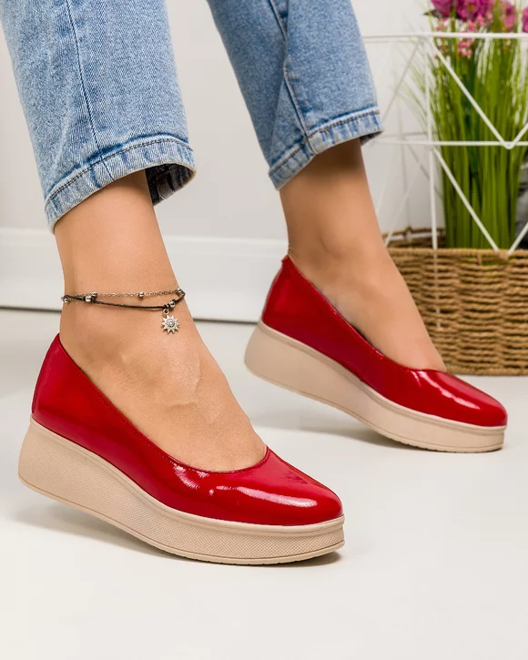 Pantofi casual dama piele naturala lucioasa rosii cu inchidere slip-on PC150