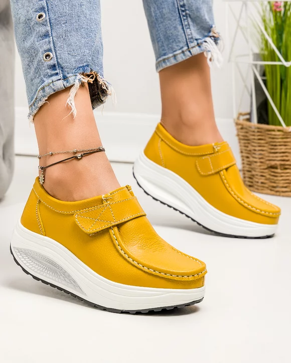 Pantofi casual dama piele naturala mustar cu varf rotund si inchidere scai F003-001