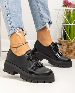 Pantofi casual dama piele naturala negri cu accesoriu piele lucioasa PC820