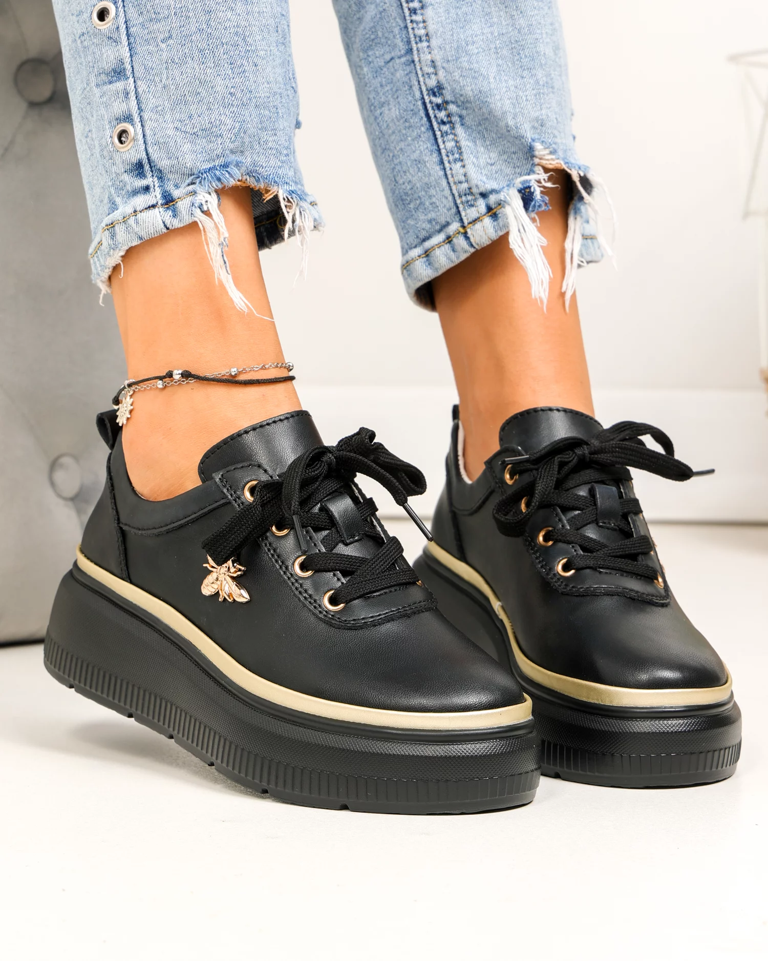 pantofi-casual-dama-piele-naturala-negri-cu-aplicatie-metalica-insecta-si-insertie-aurie-f002-353-86944-2.webp