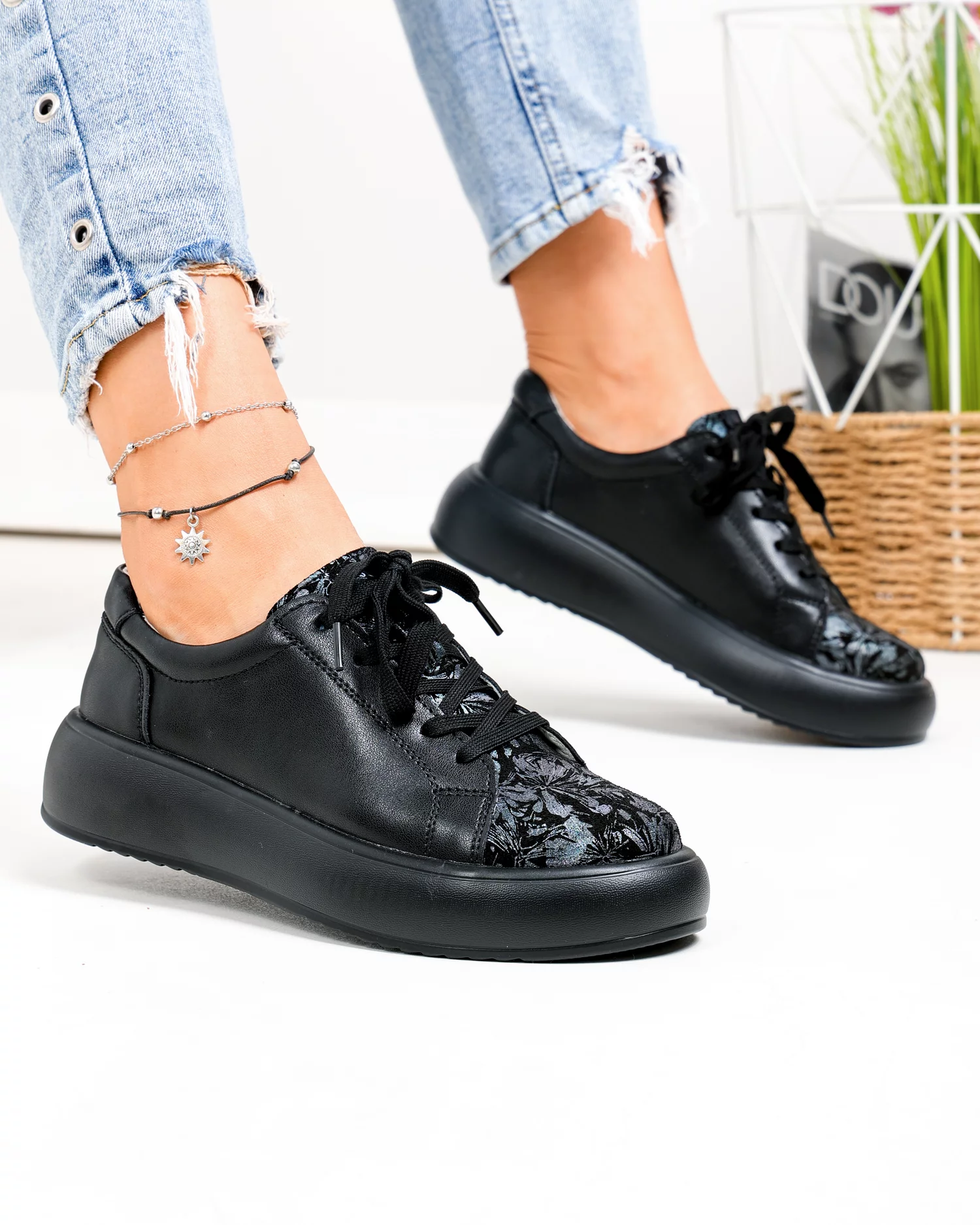 pantofi-casual-dama-piele-naturala-negri-cu-imprimeu-si-inchidere-sireturi-t-2006-100078-2.webp