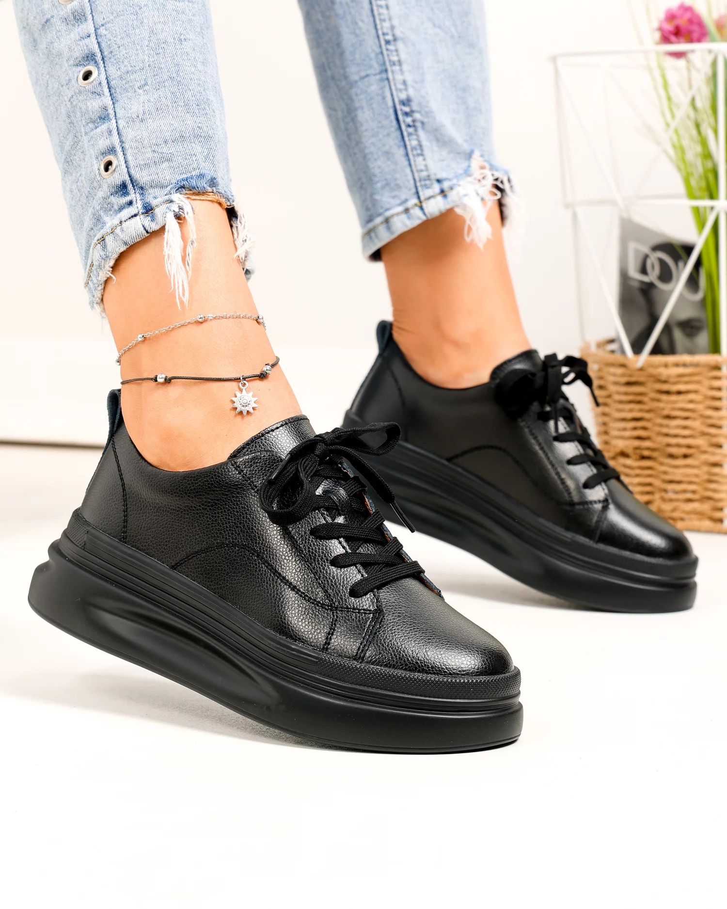 pantofi-casual-dama-piele-naturala-negri-cu-inchidere-siret-si-cusatura-decorativa-aw2023-26-99541-2.webp