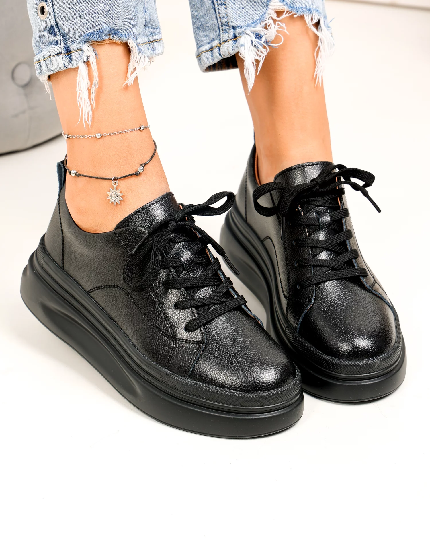 pantofi-casual-dama-piele-naturala-negri-cu-inchidere-siret-si-cusatura-decorativa-aw2023-26-99547-2.webp