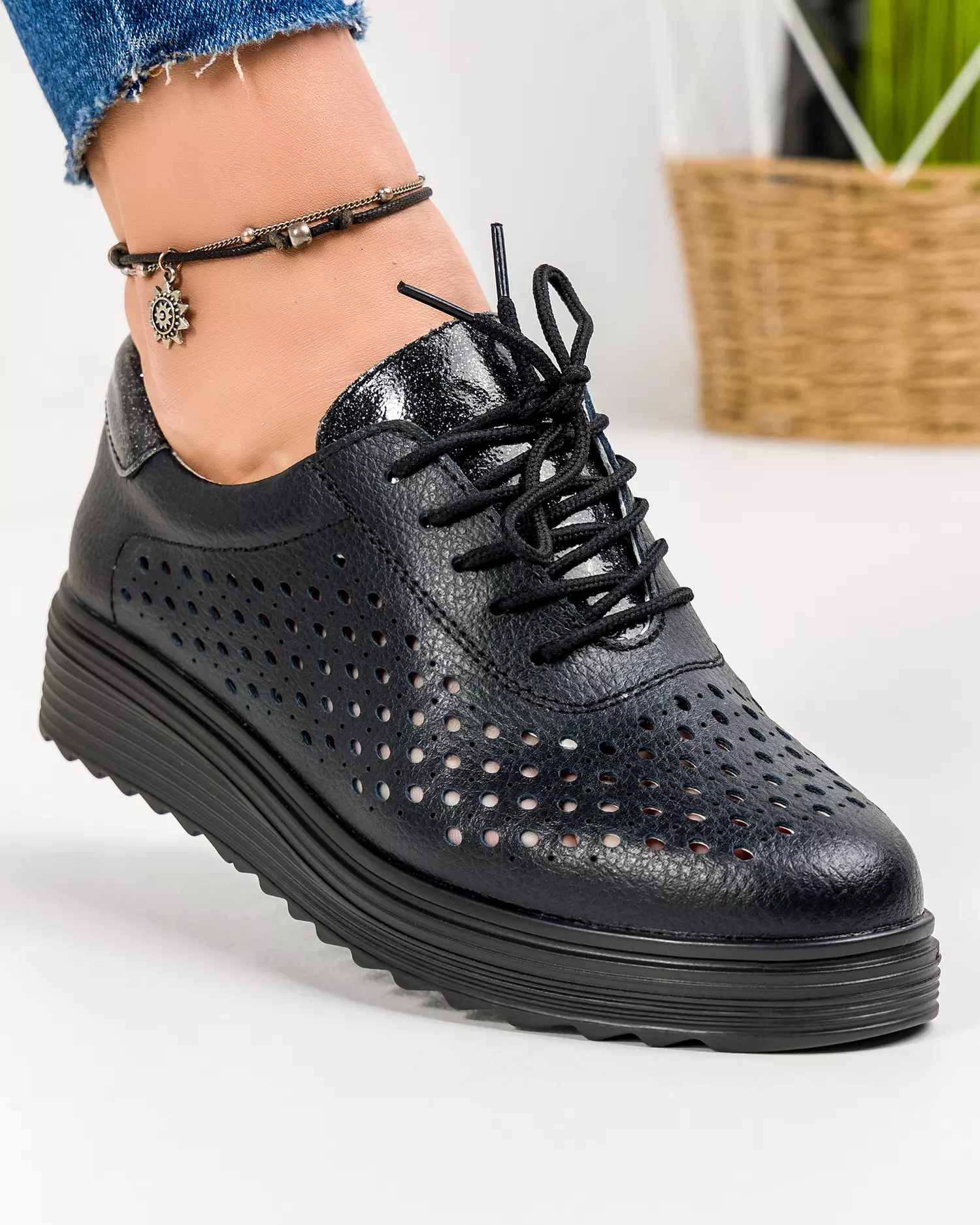 pantofi-casual-dama-piele-naturala-negri-cu-perforatii-si-inchidere-sireturi-t-3054-49741-2.webp