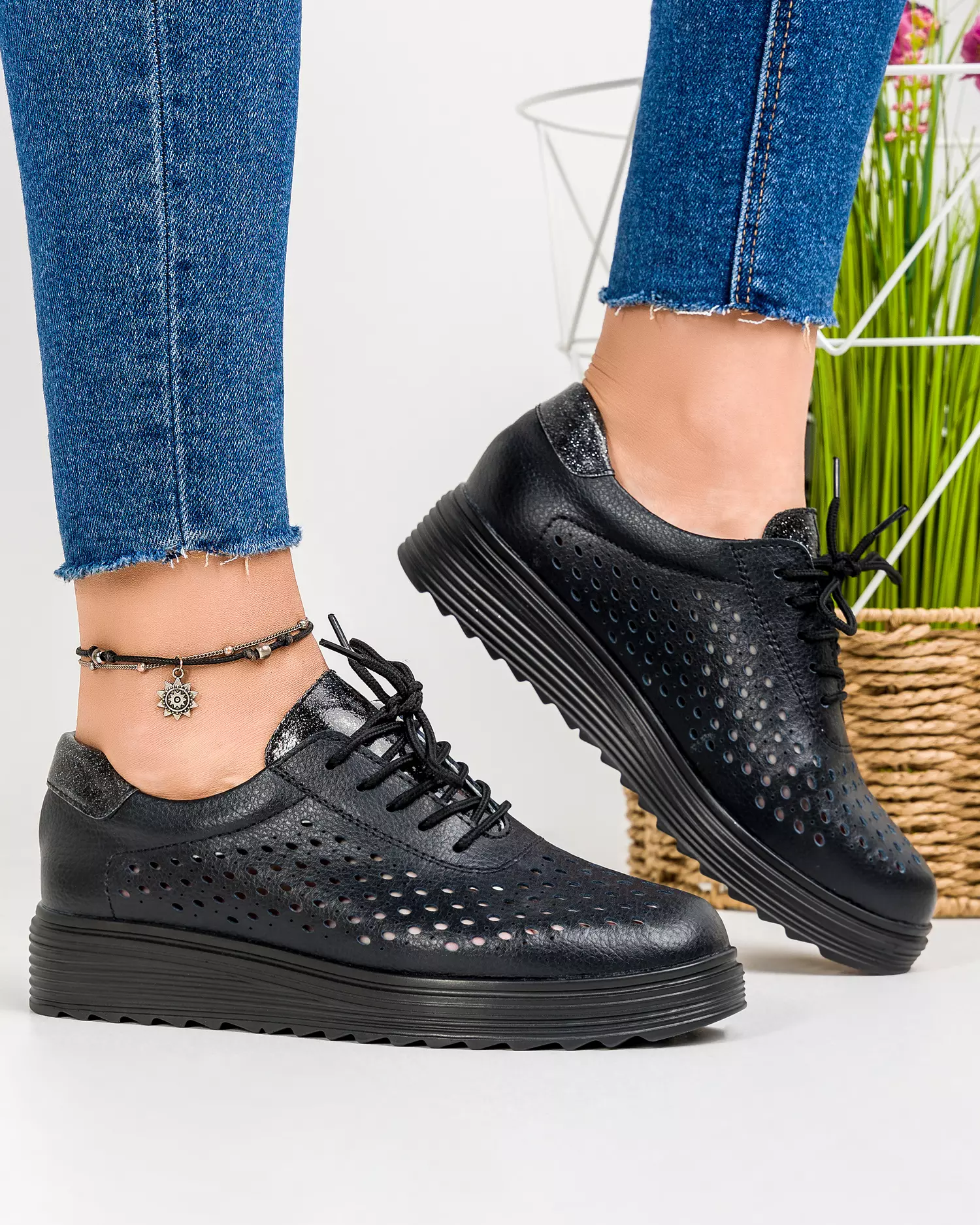 pantofi-casual-dama-piele-naturala-negri-cu-perforatii-si-inchidere-sireturi-t-3054-49744-2.webp