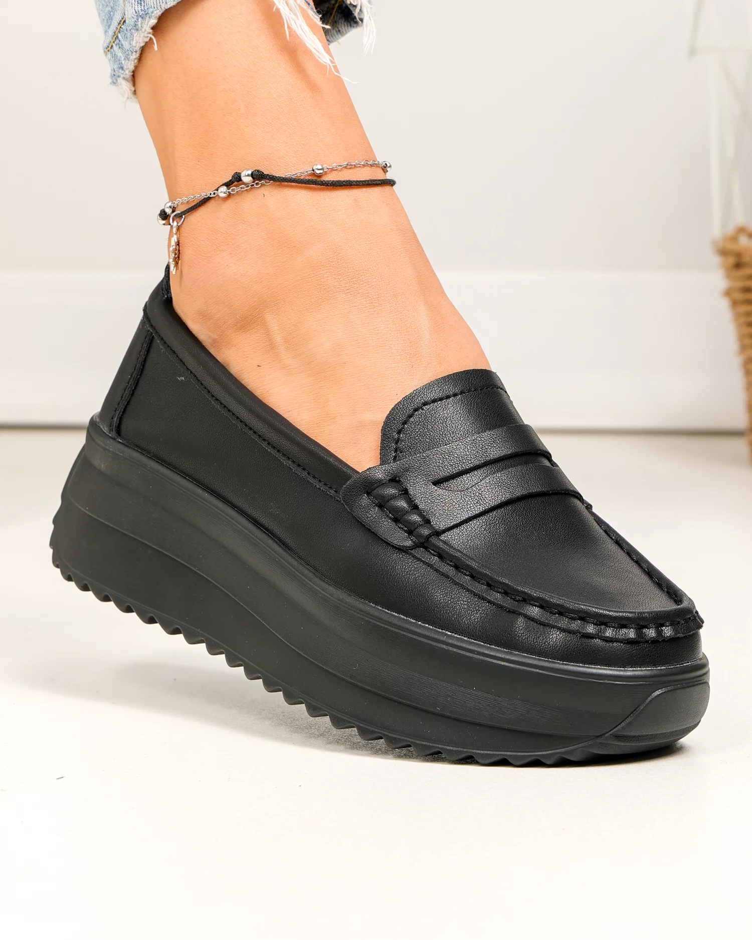 pantofi-casual-dama-piele-naturala-negri-cu-talpa-groasa-si-inchidere-slip-on-f001-776-87031-2.webp