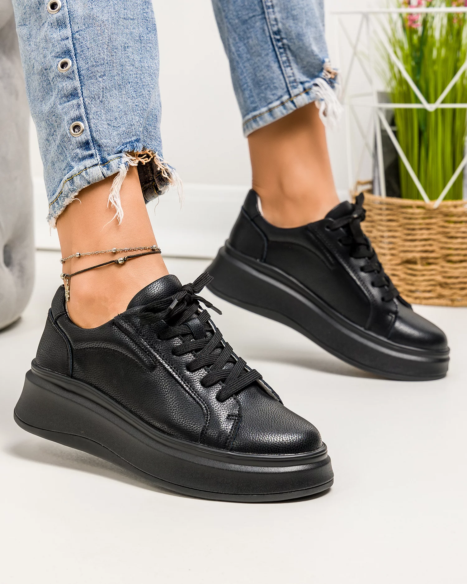 pantofi-casual-dama-piele-naturala-negri-cu-talpa-inalta-si-inchidere-sireturi-f002-286-80041-2.webp