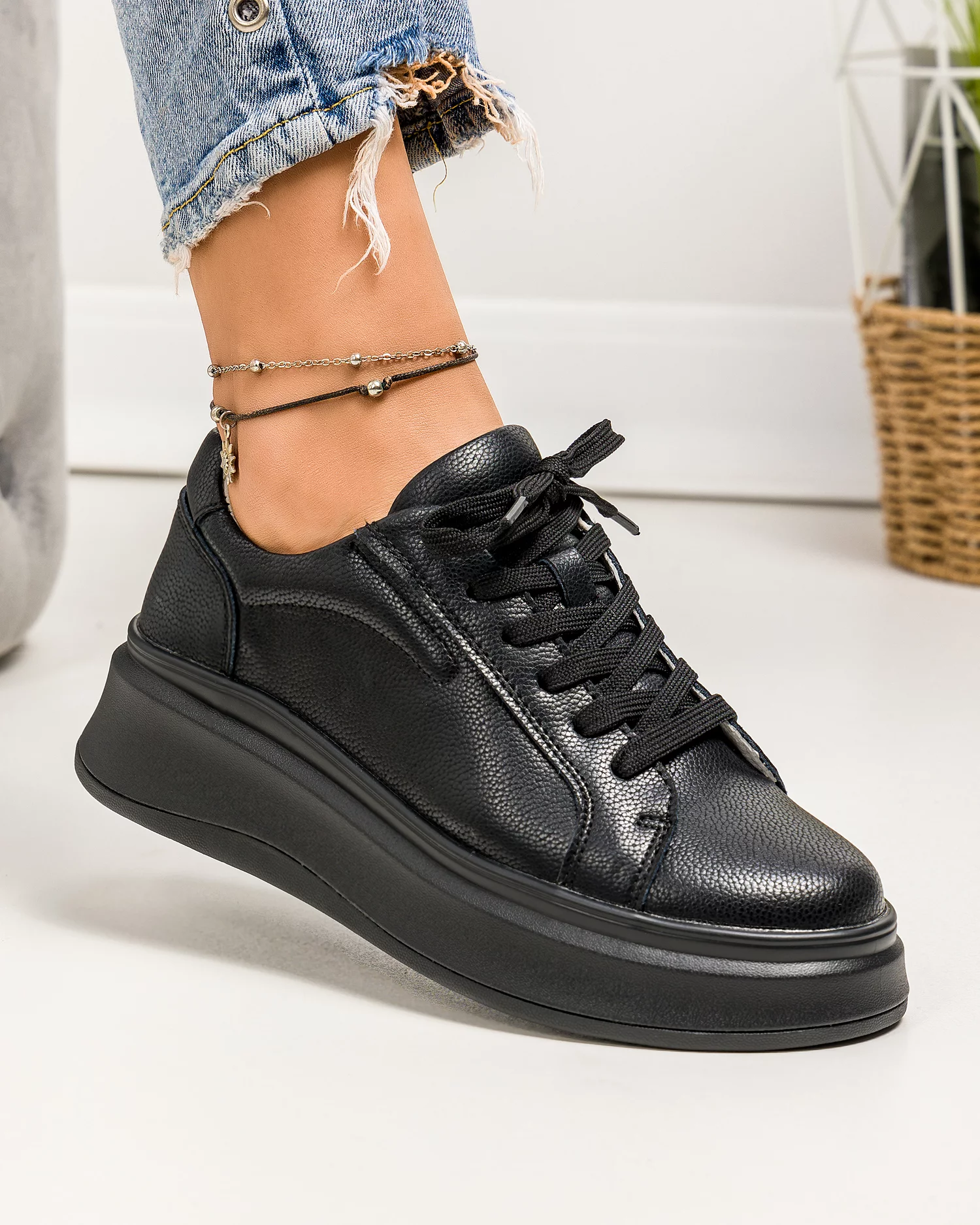pantofi-casual-dama-piele-naturala-negri-cu-talpa-inalta-si-inchidere-sireturi-f002-286-80044-2.webp