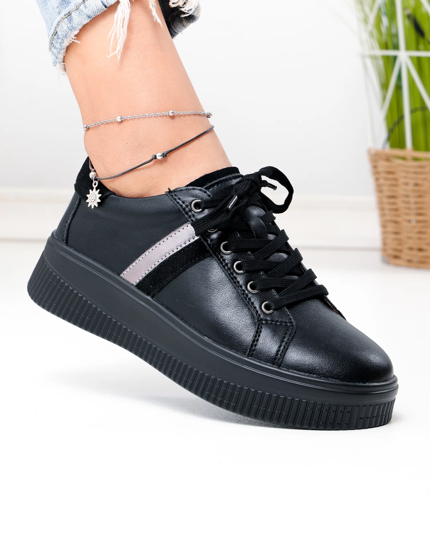 pantofi-casual-dama-piele-naturala-negri-cu-varf-rotund-si-inchidere-sireturi-f001-971-103546-2.webp