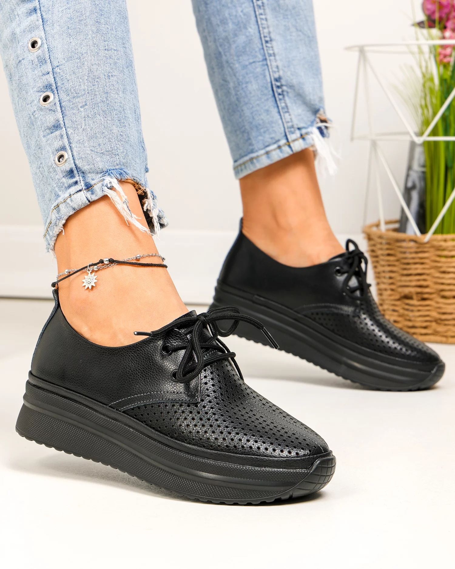 pantofi-casual-dama-piele-naturala-negri-partial-perforati-cu-inchidere-sireturi-jy3882-86638-2.webp