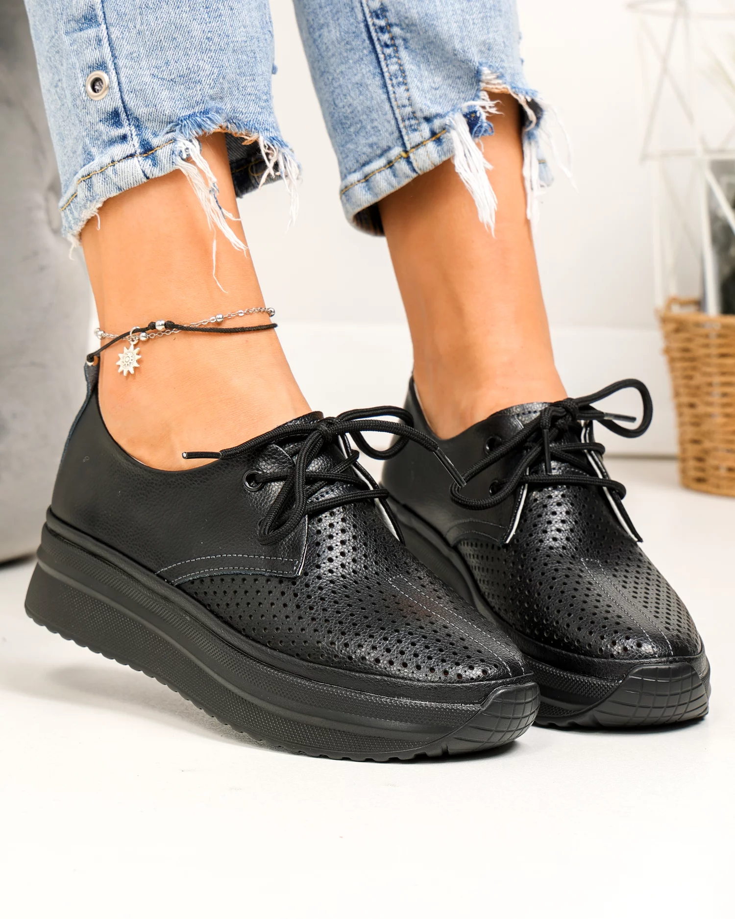 pantofi-casual-dama-piele-naturala-negri-partial-perforati-cu-inchidere-sireturi-jy3882-86644-2.webp
