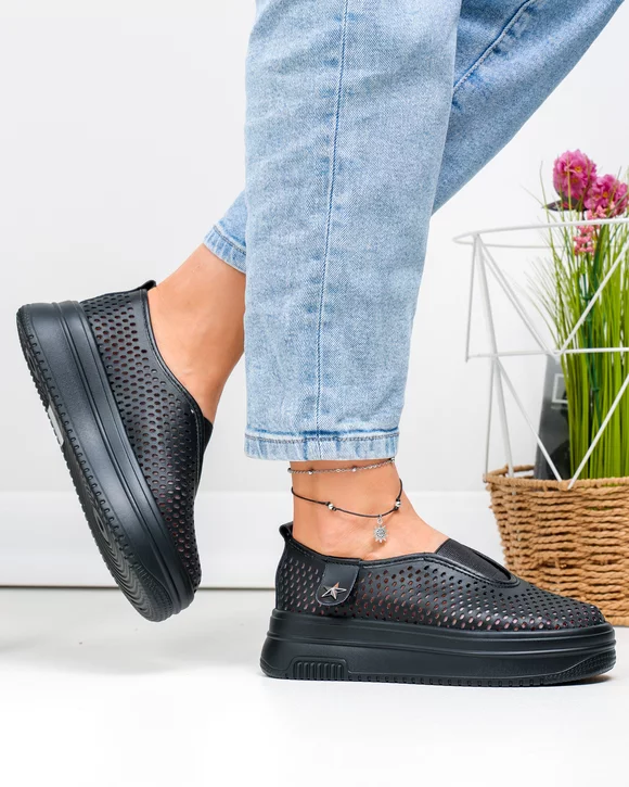 Pantofi casual dama piele naturala negri perforati cu insertie elastica T-9008