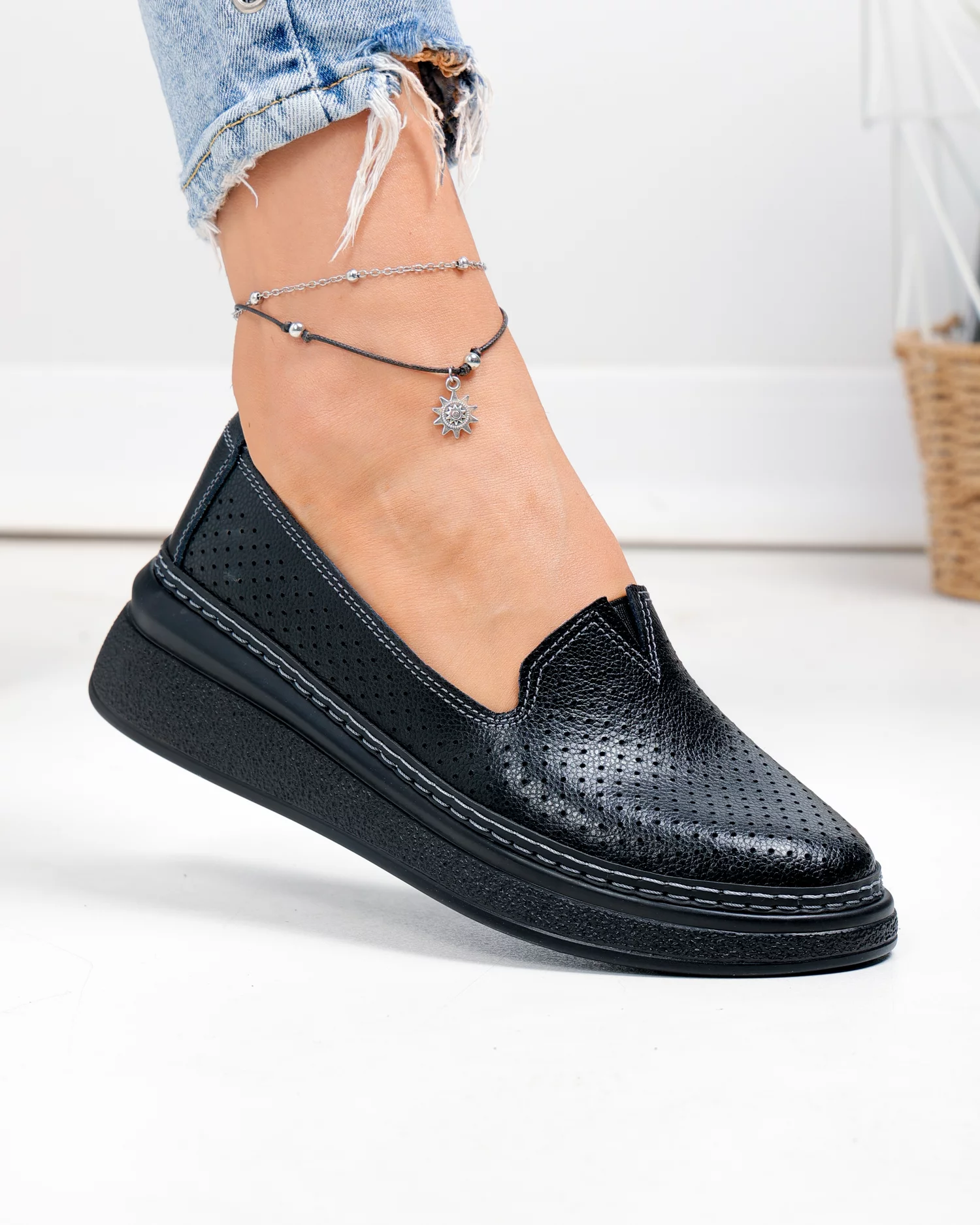 pantofi-casual-dama-piele-naturala-negri-perforati-cu-talpa-flexibila-jy6701-100882-2.webp