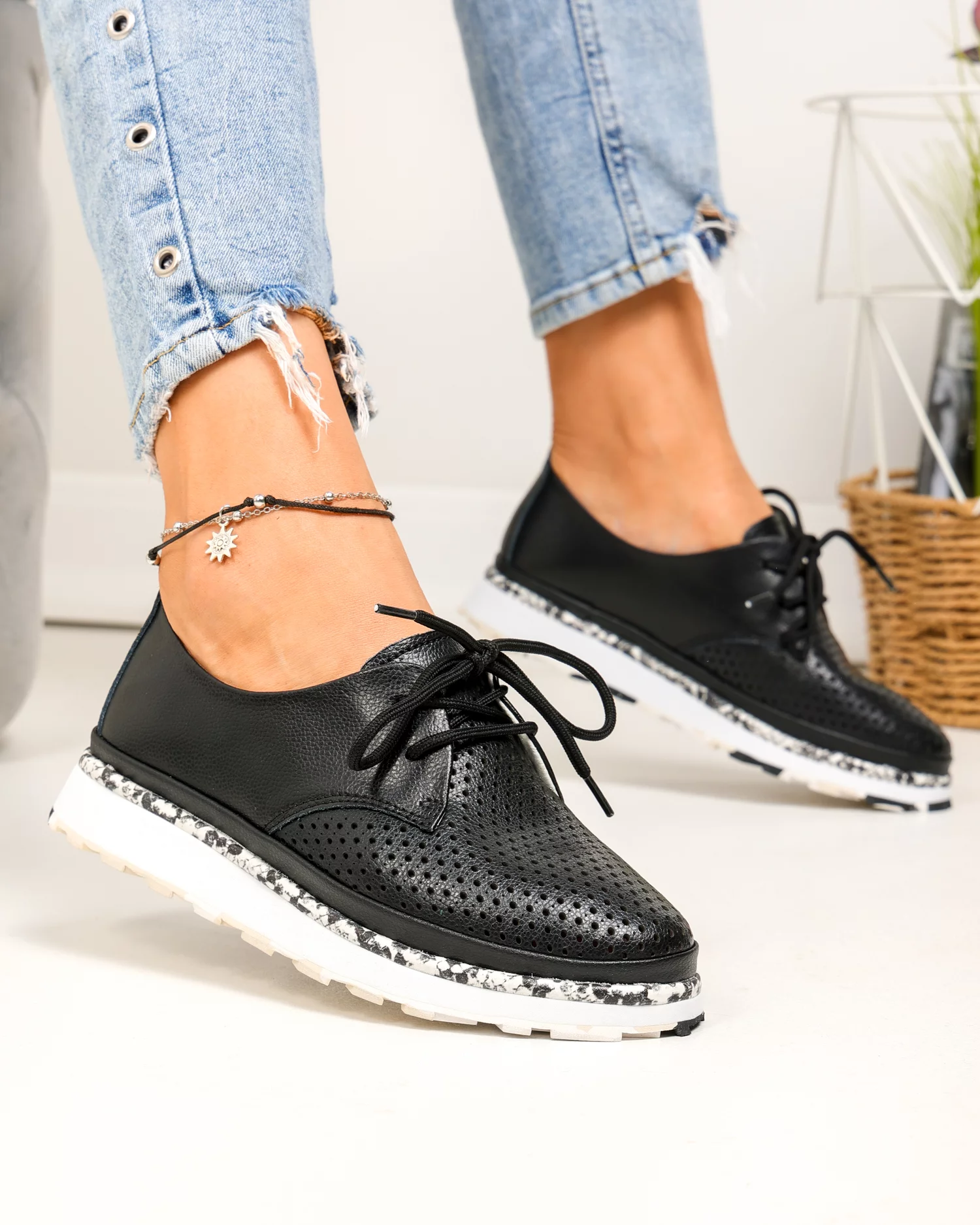 pantofi-casual-dama-piele-naturala-negri-perforati-partial-cu-imprimeu-sarpe-jy3930-86698-2.webp