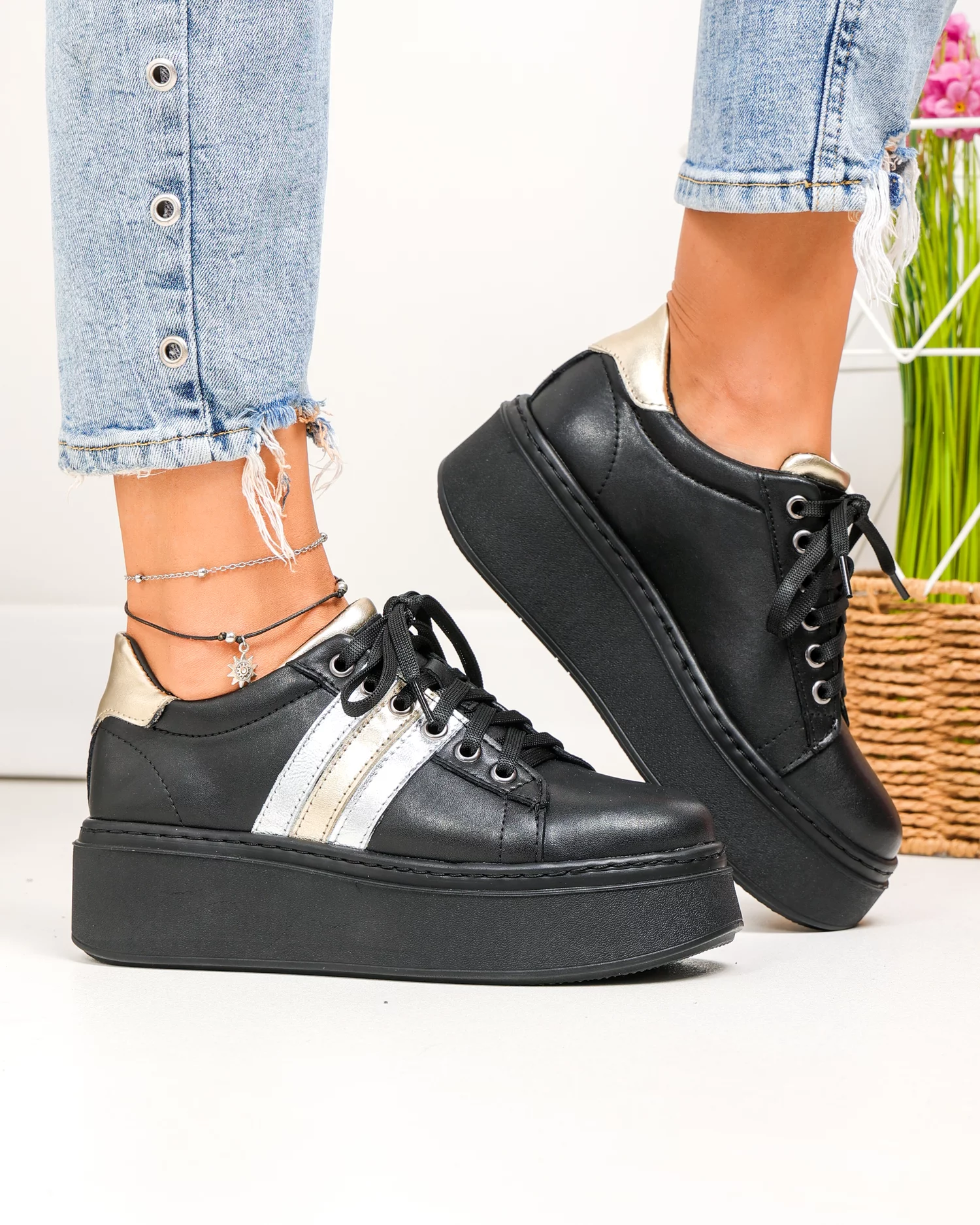 pantofi-casual-dama-piele-naturala-negru-cu-auriu-si-talpa-groasa-pc207-96718-2.webp