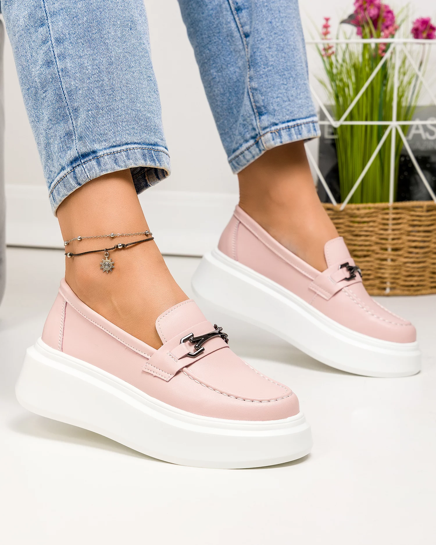 pantofi-casual-dama-piele-naturala-roz-cu-accesoriu-metalic-si-talpa-groasa-t-5906-68155-2.webp