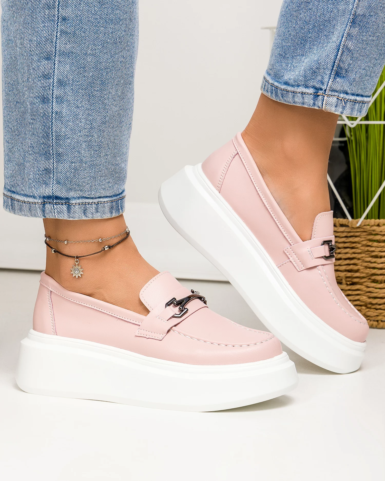 pantofi-casual-dama-piele-naturala-roz-cu-accesoriu-metalic-si-talpa-groasa-t-5906-68164-2.webp