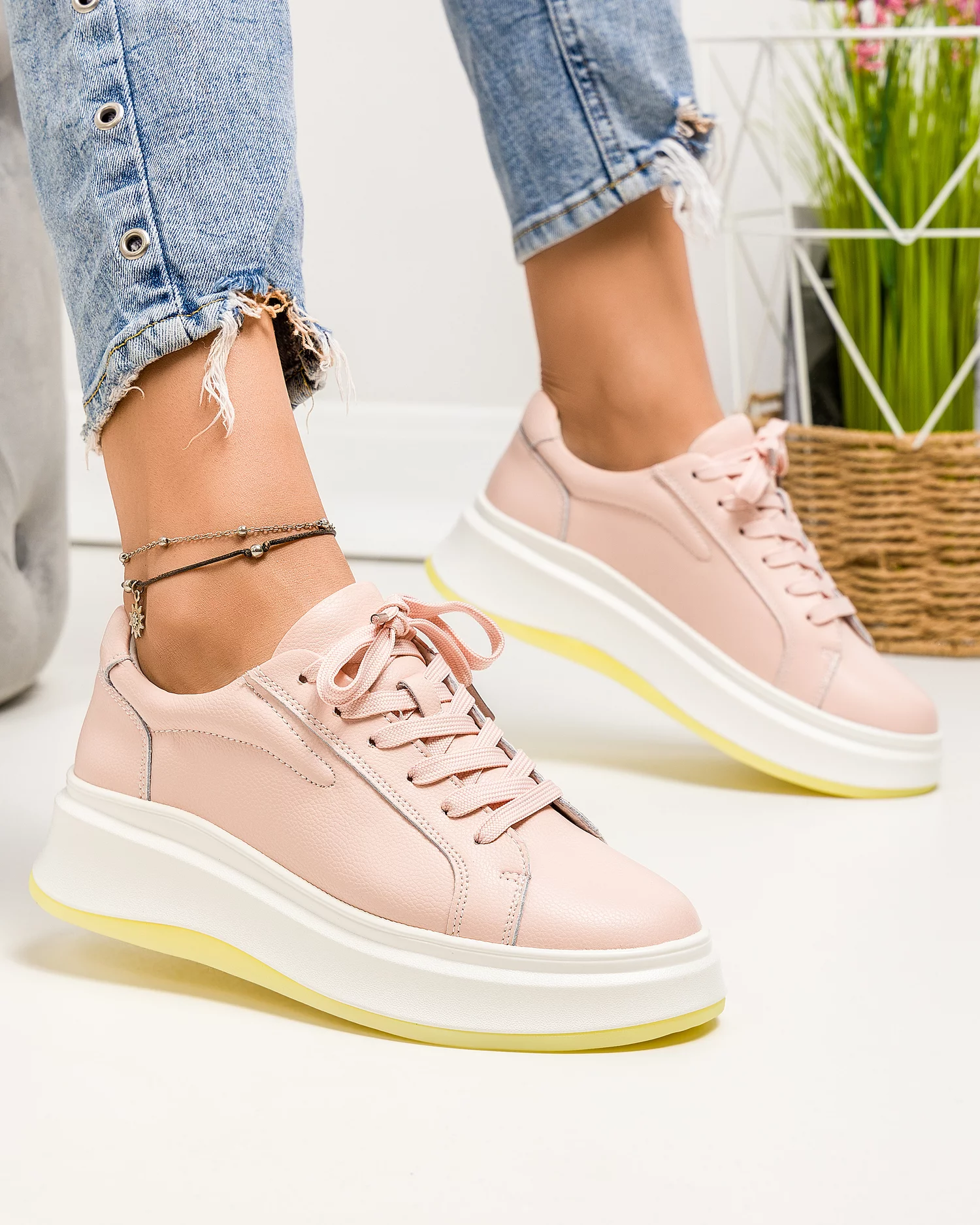 pantofi-casual-dama-piele-naturala-roz-cu-inchidere-sireturi-si-varf-rotund-f002-286-80038-2.webp