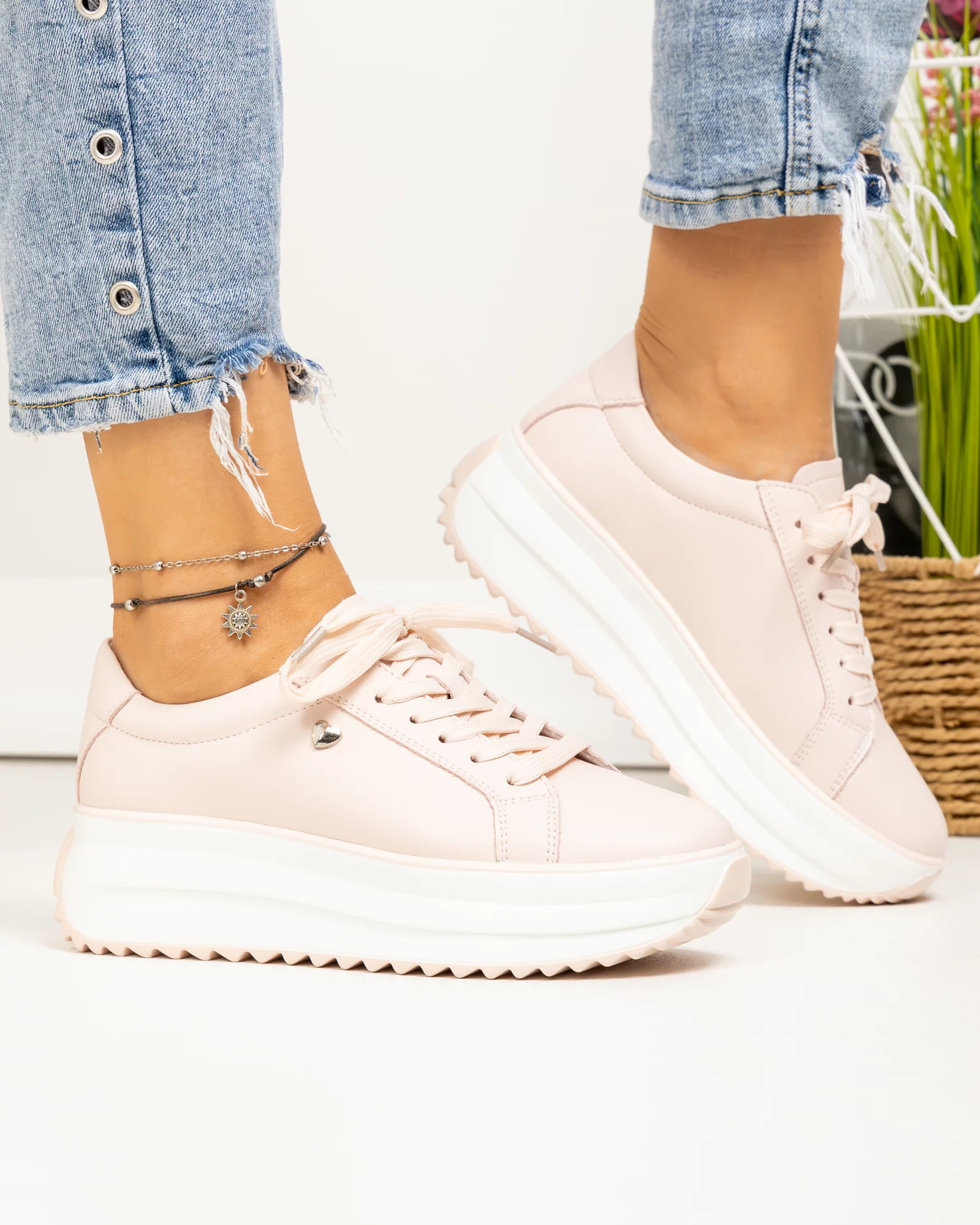 pantofi-casual-dama-piele-naturala-roz-cu-inimioara-metalica-si-talpa-groasa-f001-775-85153-2.webp