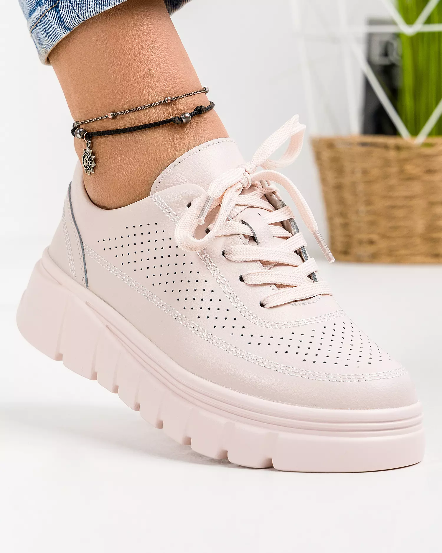 pantofi-casual-dama-piele-naturala-roz-perforati-cu-inchidre-siret-aw469-47830-2.webp