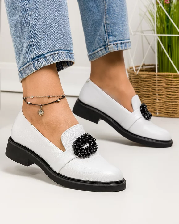 Pantofi casual dama piele naturala sidefata albi cu accesoriu si inchidere slip-on PC823-2