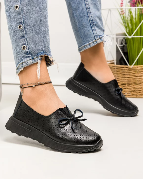Pantofi casual perforati piele naturala negri cu inchidere slip-on si fundita fontala T-5930