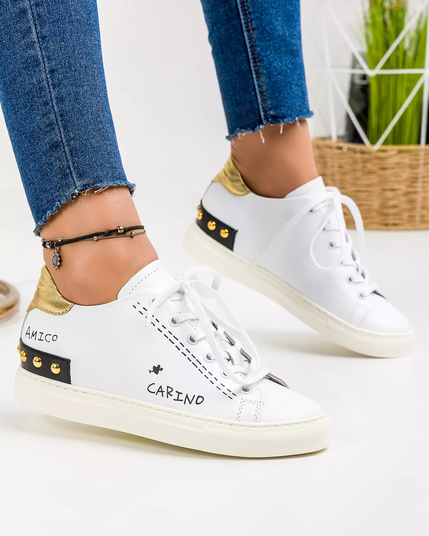 pantofi-casual-piele-naturala-alb-cu-auriu-cu-inscriptii-si-capse-metalice-aplicate-rc001-49819-2.webp