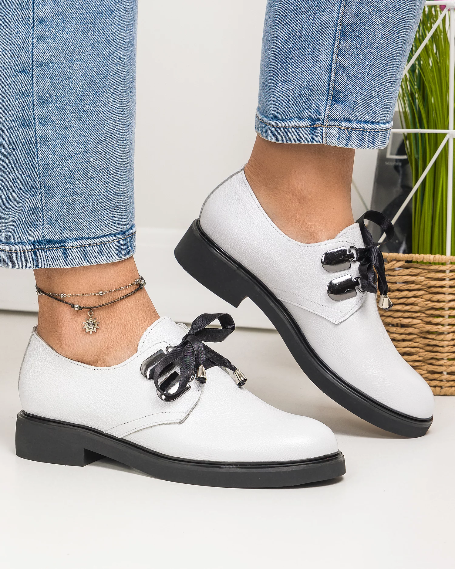 pantofi-casual-piele-naturala-albi-cu-inchidere-siret-tip-panglica-pc806-67132-2.webp
