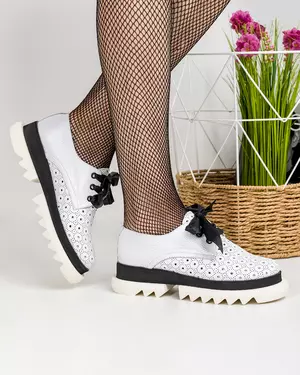 Pantofi casual piele naturala albi cu perforatii geometrice si talpa groasa POL181