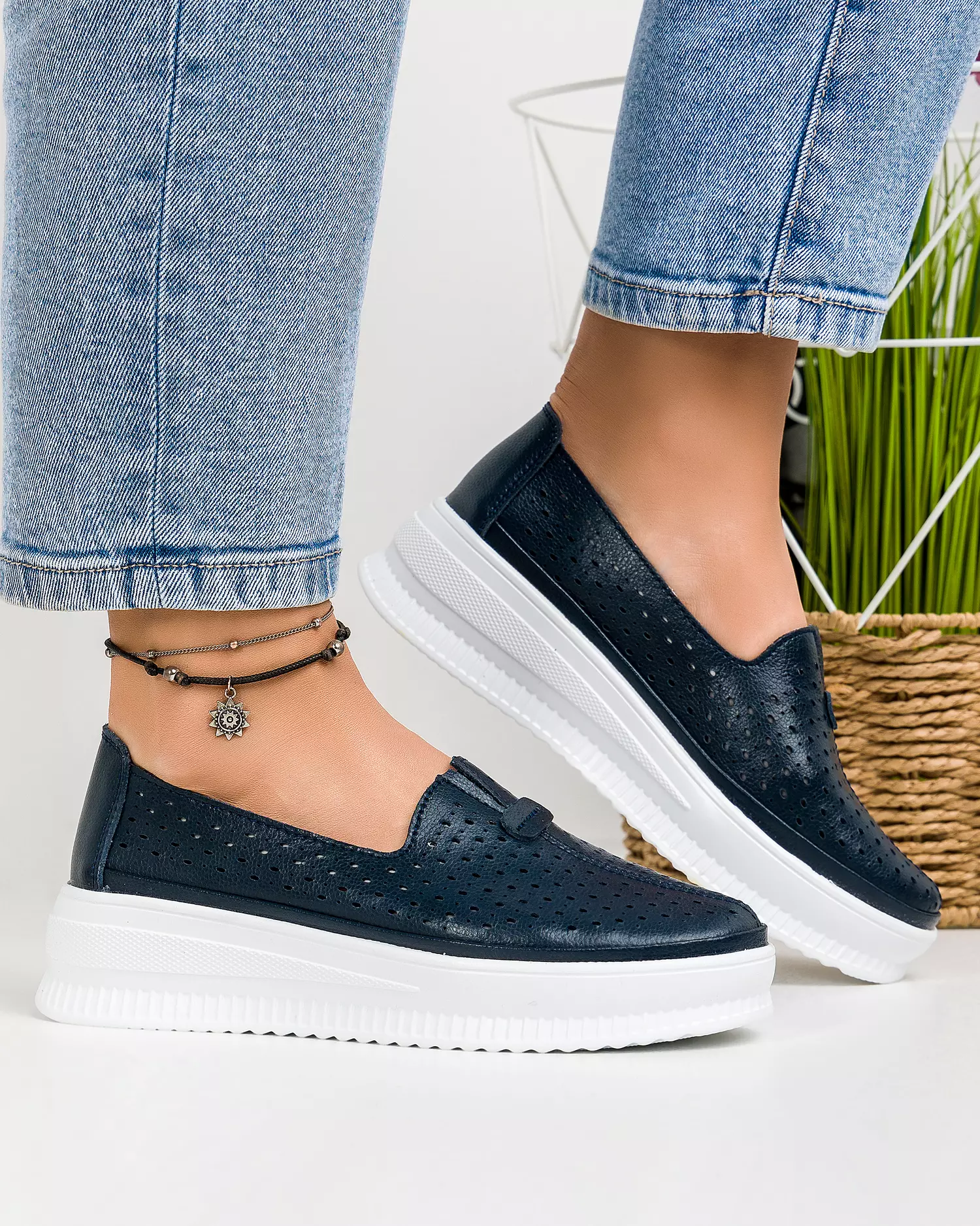 pantofi-casual-piele-naturala-bleumarin-perforati-cu-inchidere-slip-on-aw462-47776-2.webp