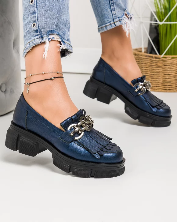 Pantofi casual bleumarin piele naturala cu franjuri si accesoriu metalic lant BA010