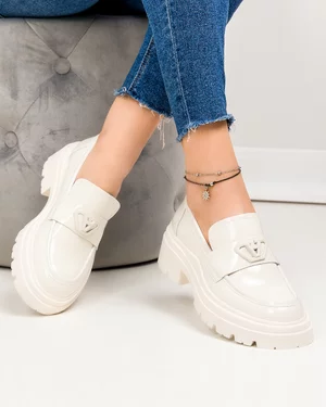 Pantofi casual piele naturala lacuita albi cu inchidere slip-on si accesoriu TN6314-1