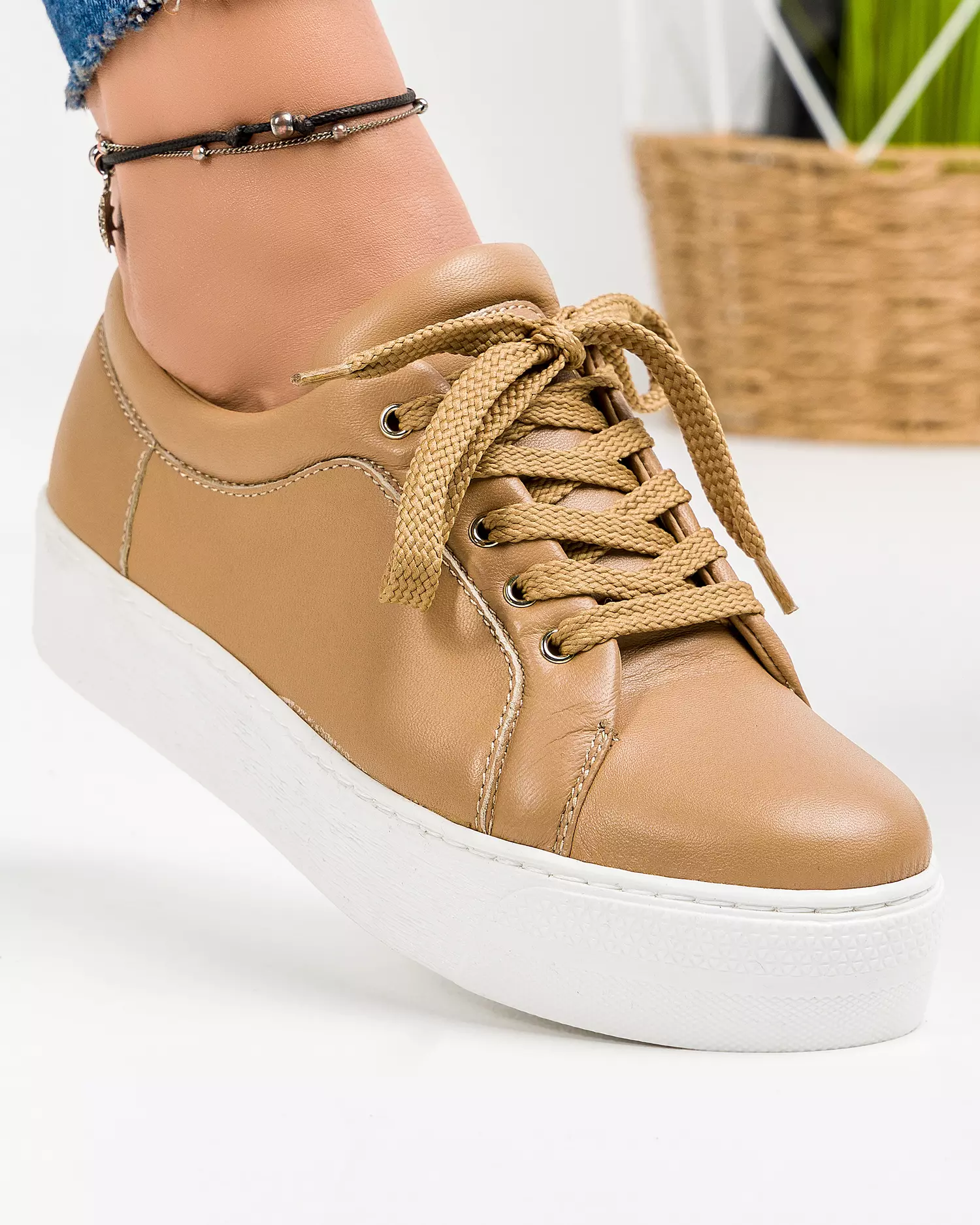 pantofi-casual-piele-naturala-maro-cu-talpa-alba-si-inchidere-sireturi-rc002-49999-2.webp