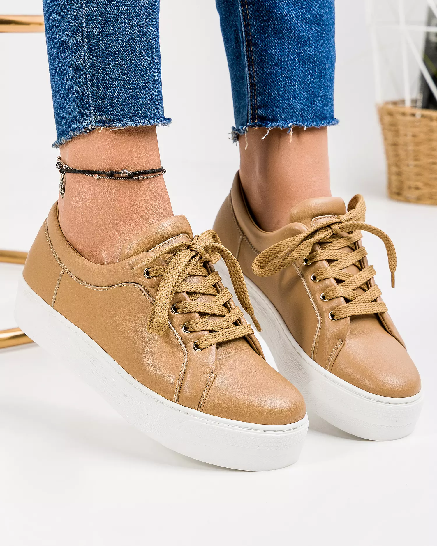 pantofi-casual-piele-naturala-maro-cu-talpa-alba-si-inchidere-sireturi-rc002-50002-2.webp