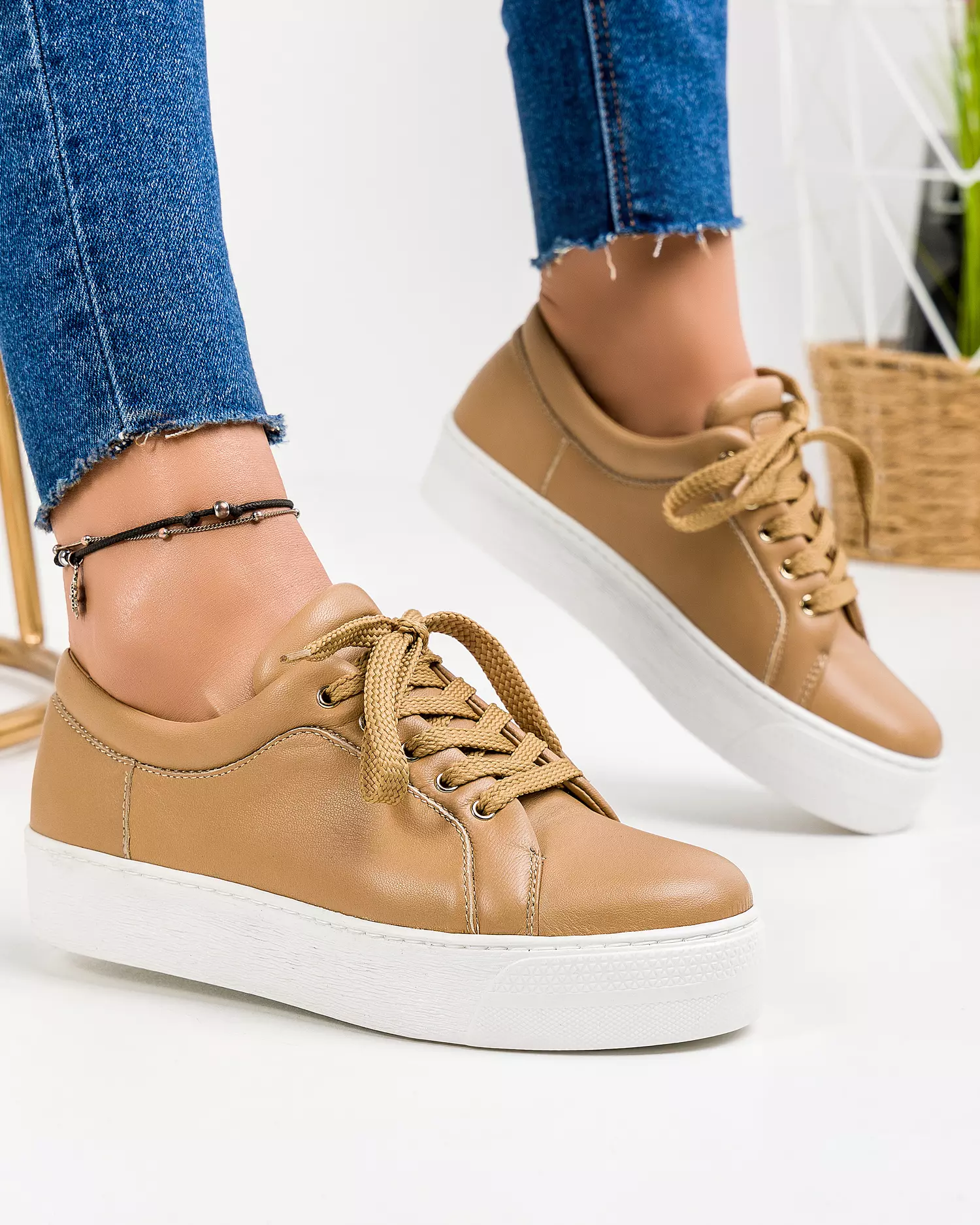 pantofi-casual-piele-naturala-maro-cu-talpa-alba-si-inchidere-sireturi-rc002-50005-2.webp