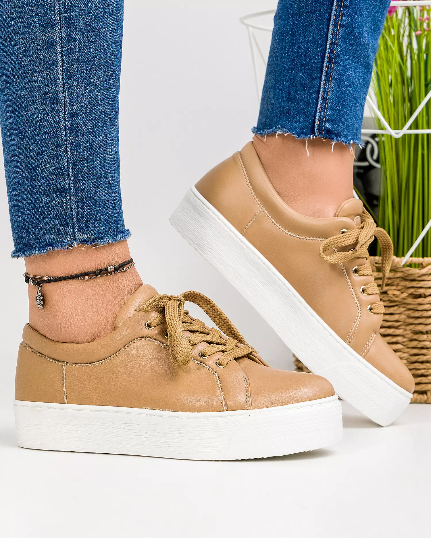 pantofi-casual-piele-naturala-maro-cu-talpa-alba-si-inchidere-sireturi-rc002-50008-2.webp