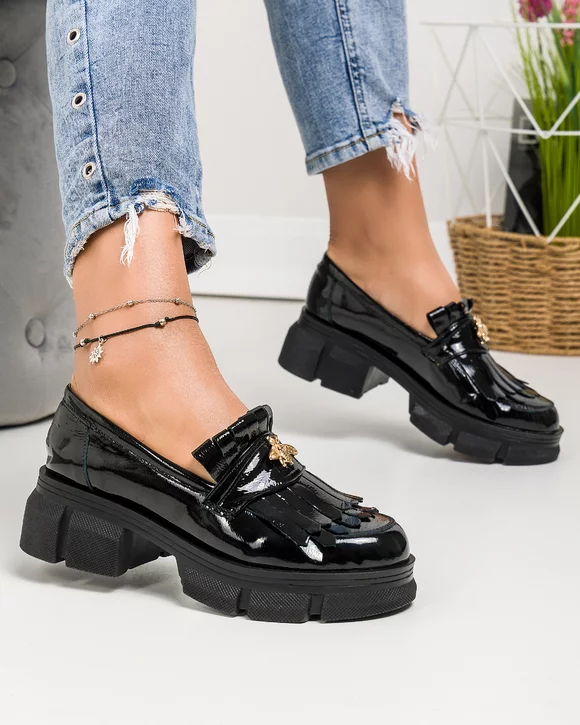 Pantofi casual piele naturala negri cu accesoriu metalic si franjuri BA009