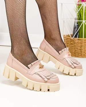 Pantofi casual piele naturala roz cu accesoriu metalic bondar auriu si franjuri BA028