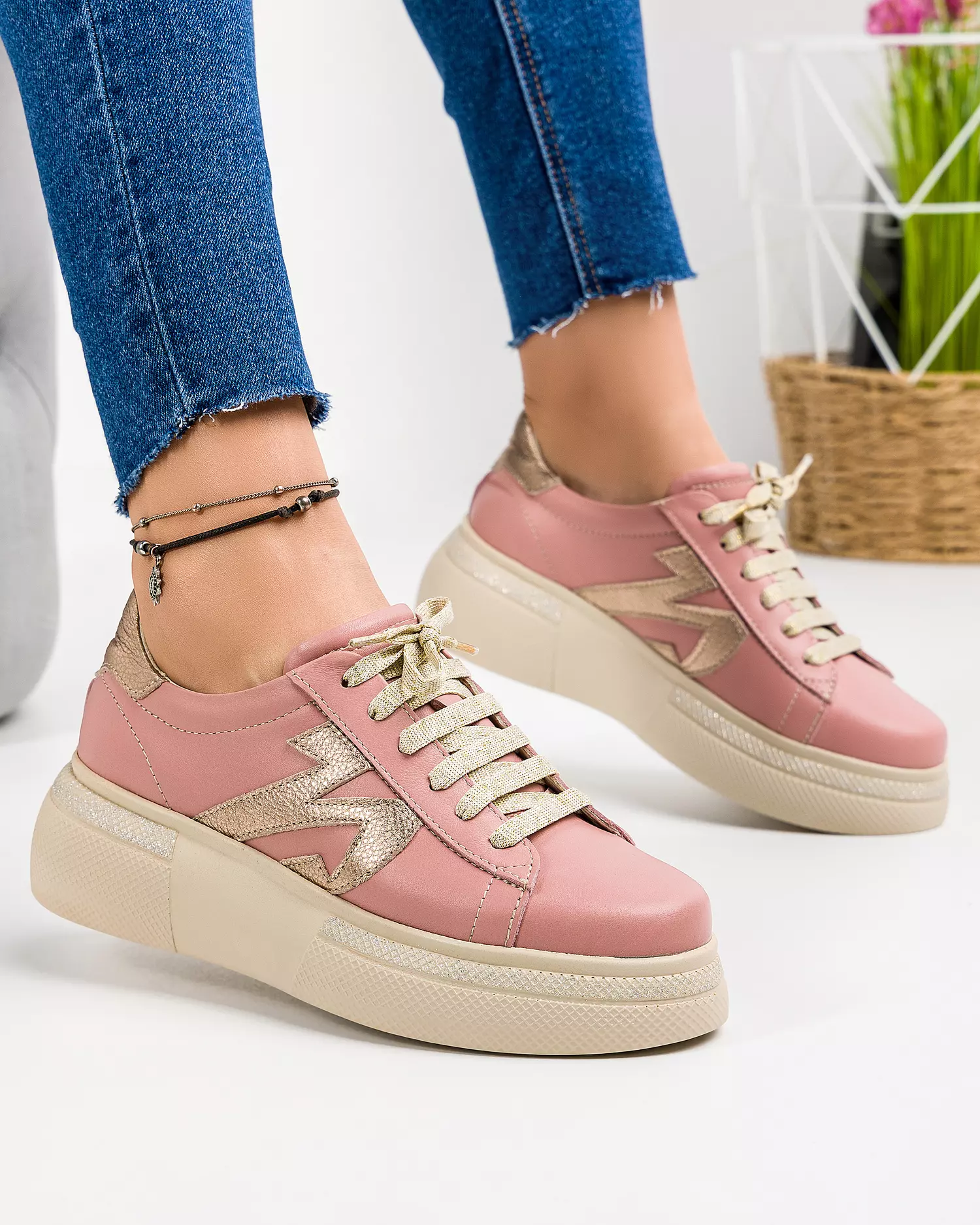 pantofi-casual-piele-naturala-roz-cu-detaliu-auriu-asti207-48397-2.webp