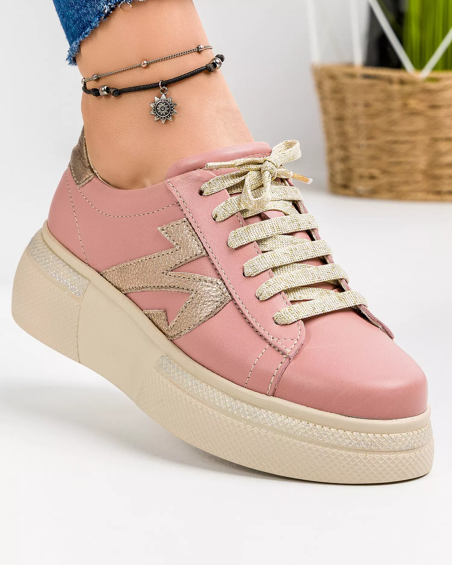 pantofi-casual-piele-naturala-roz-cu-detaliu-auriu-asti207-48400-2.webp