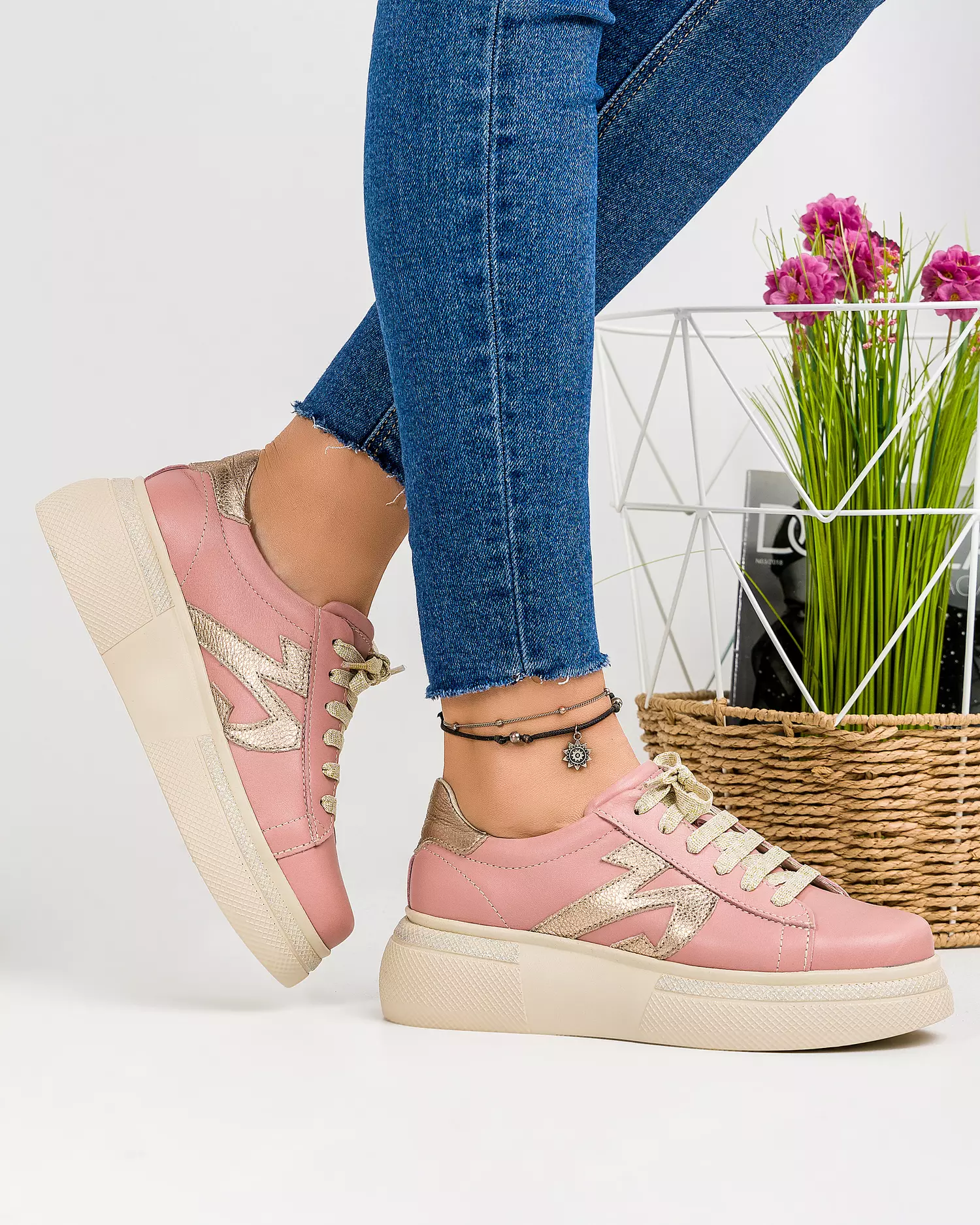 pantofi-casual-piele-naturala-roz-cu-detaliu-auriu-asti207-48406-2.webp