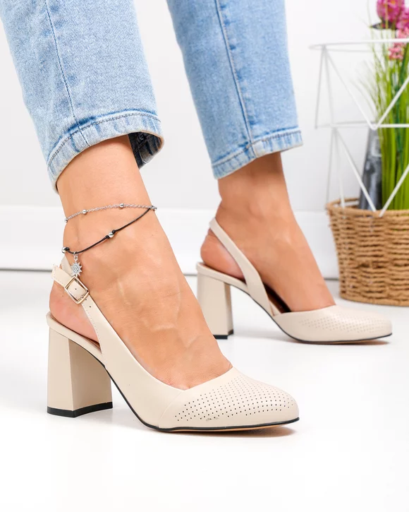 Pantofi dama piele naturala bej cu perforatii exterioare si inchidere catarama XT24061
