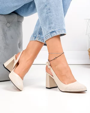 Pantofi dama piele naturala bej cu perforatii exterioare si inchidere catarama XT24061
