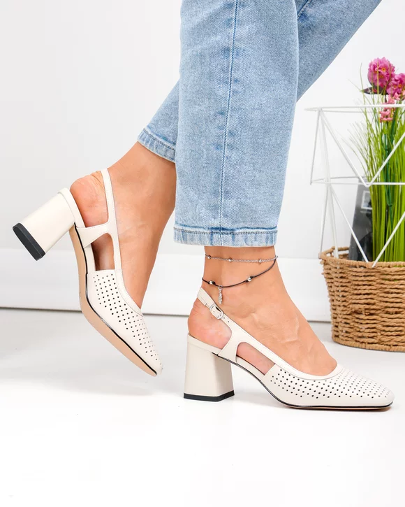 Pantofi dama piele naturala bej perforati cu inchidere catarama TN6509